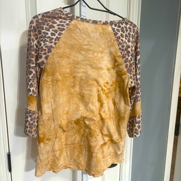 Easel Leopard Print Tee Size Small - Picture 3 of 6